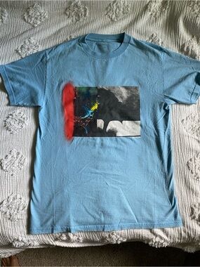 Light Blue Quasi Butterfly Graphic Design T-shirt Size Medium 100% Cotton